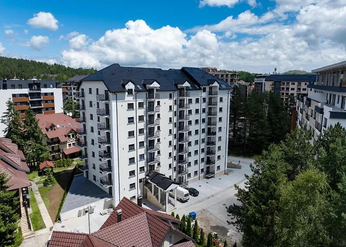 Beli Dvor & Wellness * ズラティボール